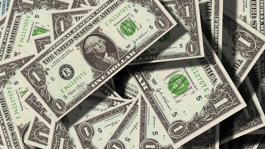 Dólar se dispara y toca máximo histórico: $4.655,25