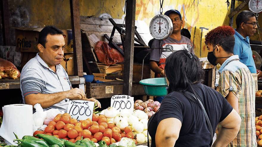 Precios de alimentos siguen subiendo y disparan la inflación