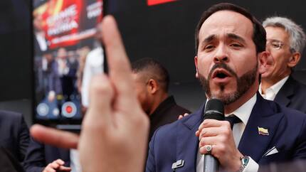 Abelardo de la Espriella no descarta llegar solo a primera vuelta tras haber conseguido 4,8 millones de firmas