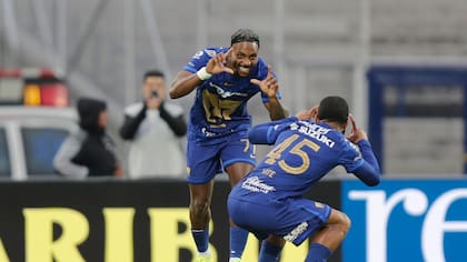 El colombiano Álvaro Angulo marca doblete y le da el triunfo a Pumas ante Monterrey