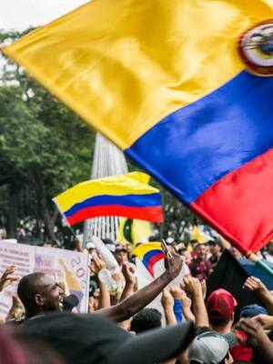 Destruyendo la democracia | Columna de Fernando Giraldo