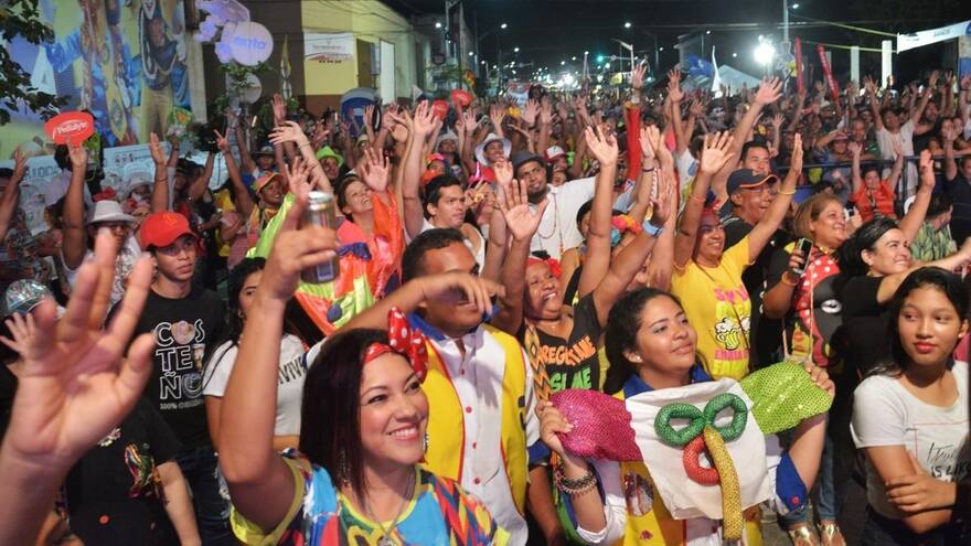 Baila la Calle enciende la pista de baile más grande del Carnaval