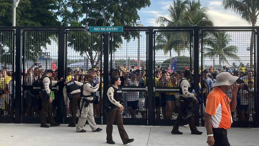 Mamá de Alexis Mac Allister cuenta que su hijo tuvo que salir para hacerlos entrar al Hard Rock Stadium