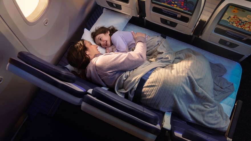 Aerolínea ofrecerá asientos de clase económica que se transforman en sofá