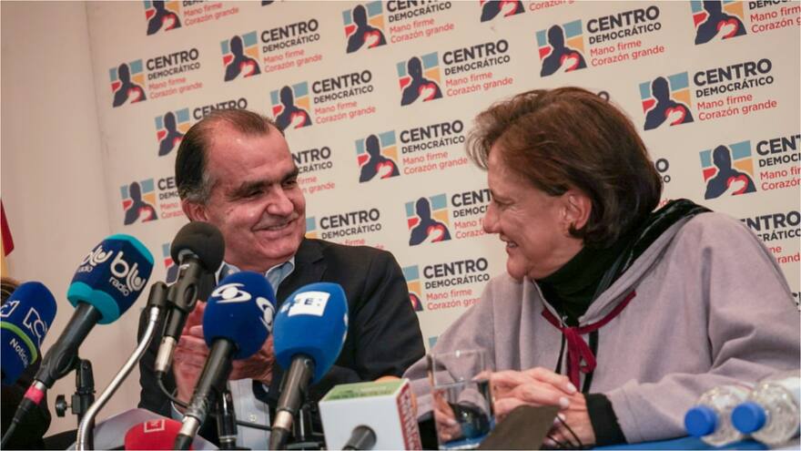 Óscar Iván Zuluaga oficializó a Alicia Eugenia Silva como fórmula vicepresidencial