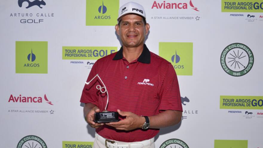 Álvaro Pinedo sorprende y se queda con el título