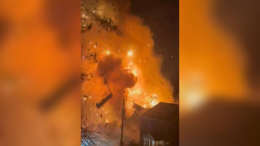 Estados Unidos: video de una casa en Virginia que explota justo antes de que la Policía la registrara