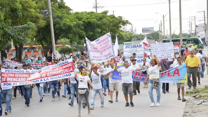 Comerciantes del mercado realizan protesta por una recuperación de las plazas