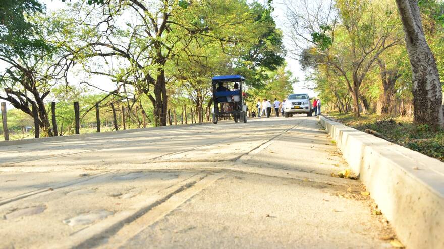Caminos Comunitarios entrega vías terciarias a campesinos de La Paz
