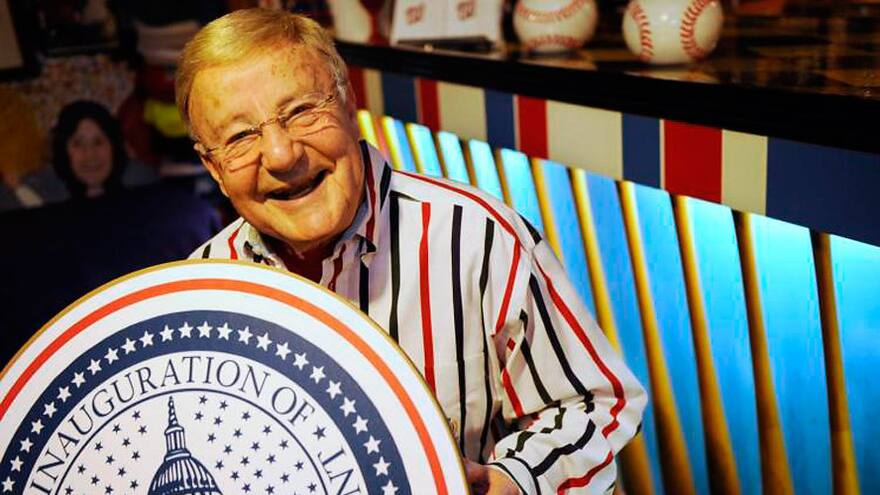 Trump sustituye al hombre que da voz a la investidura presidencial desde 1957