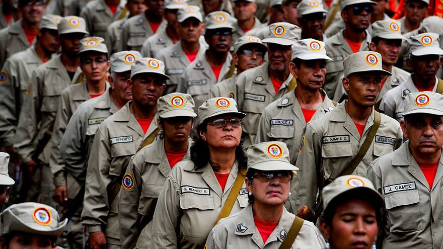 Maduro anuncia que 500.000 civiles armados ingresan a milicias