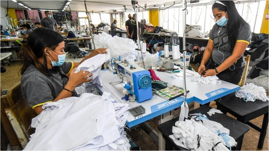 Polémica por anuncio de arancel del 40 % para ropa importada