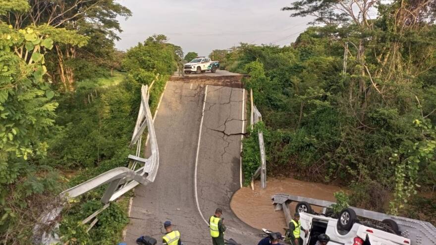Un fallecido y tres heridos por el colapso de un puente en Venezuela