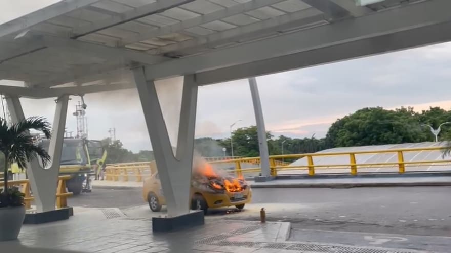 Incendio de taxi en el aeropuerto de Barranquilla