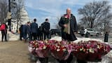 Embajador de Colombia regaló flores en Washington por San Valentín como símbolo de alianza entre ambos países