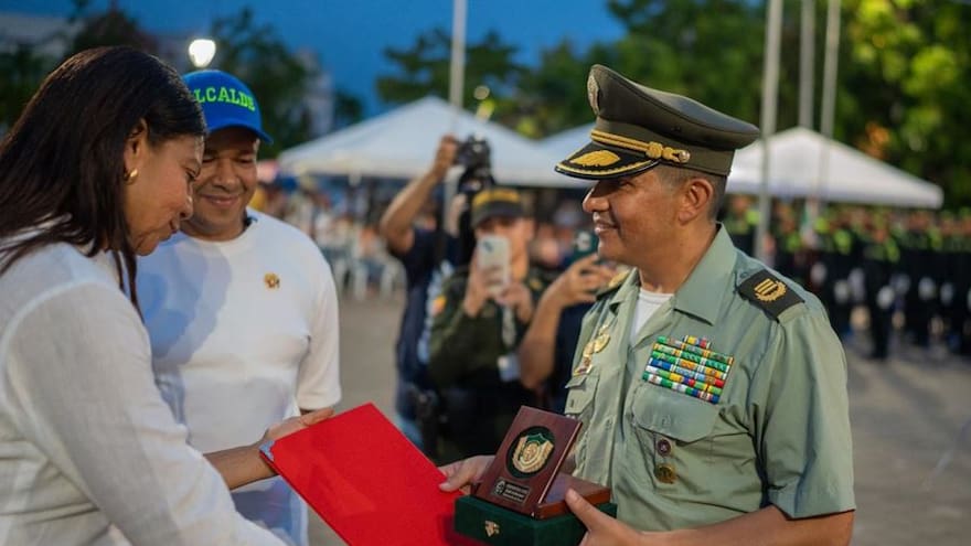 Más de 110 policías en Sucre fueron condecorados en una ceremonia especial