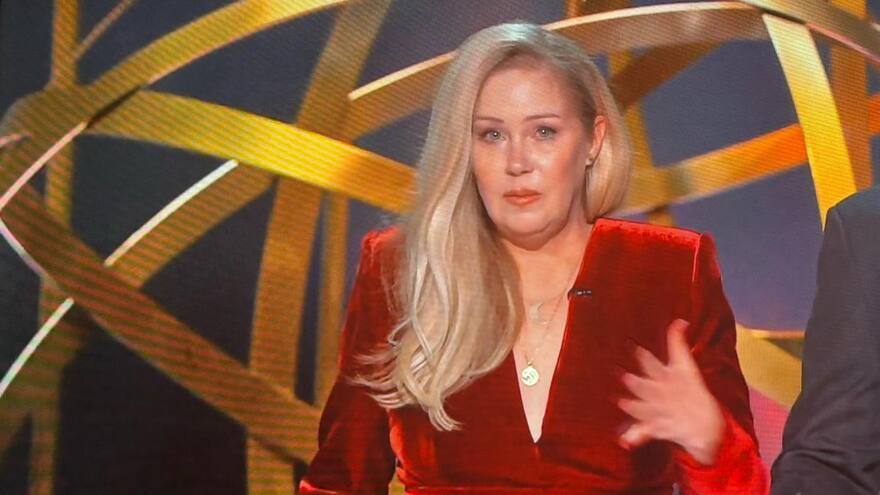 Christina Applegate reaparece en los Emmy tras recibir sorpresivo diagnóstico