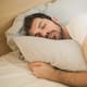 Estudio revela beneficios de dormir hasta tarde los fines de semana