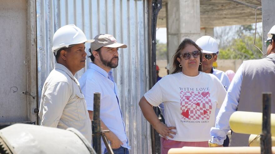 Alcalde Pumarejo inspecciona obras en Colegio Isaac Newton