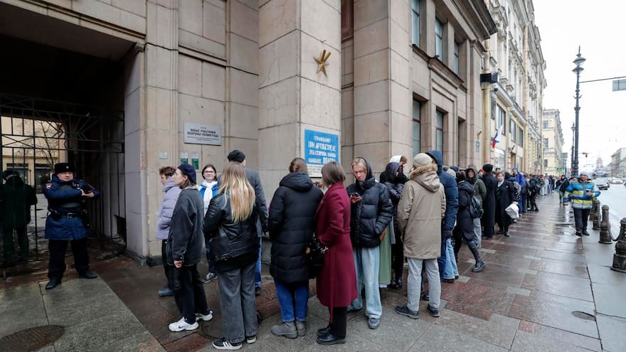 Aumentan electores en centros de votaciones rusos para boicotear los comicios