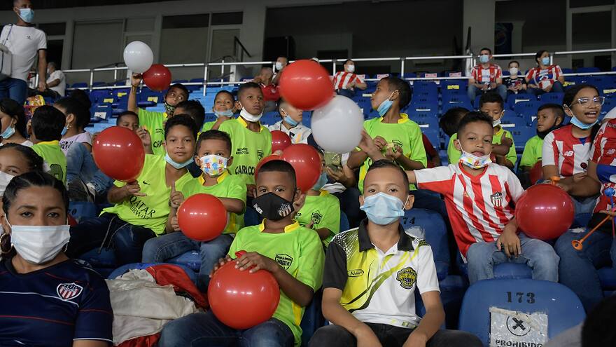 La experiencia de 61 niños en el estadio Metropolitano