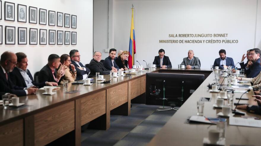 Ministerio de Hacienda descontará de nómina de diciembre salarios pagados por error