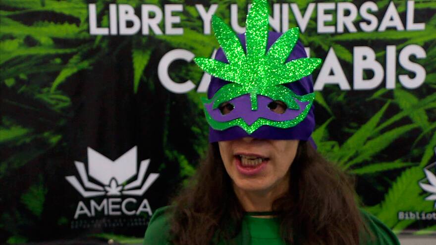 'Súper María' promueve uso lúdico de marihuana en México