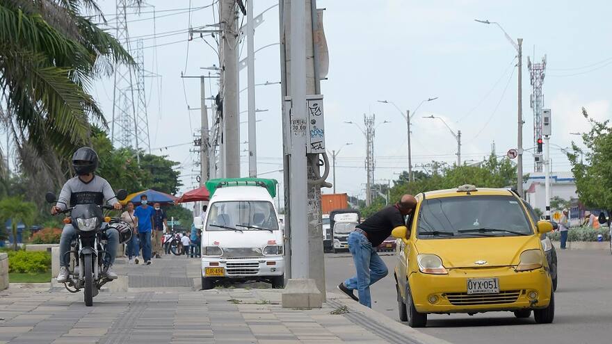 Peatones en peligro por imprudencias de motociclistas