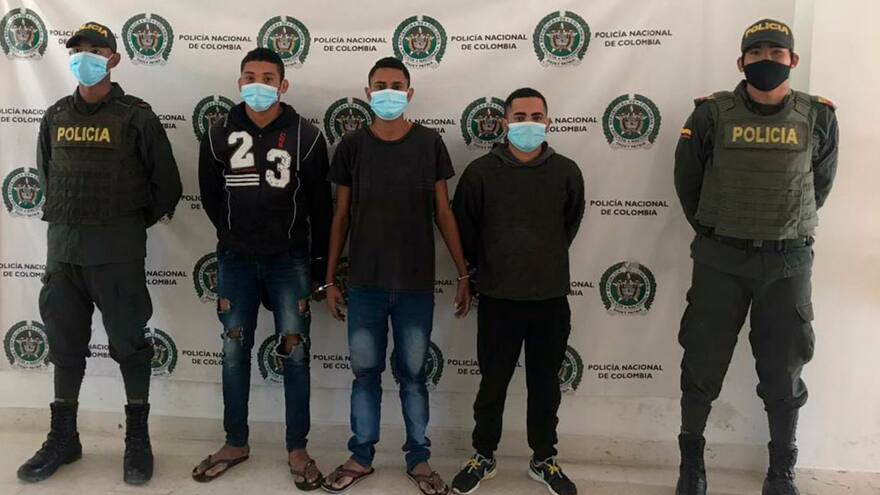 Los capturan cuando desguazaban carros en patios de la Fiscalía de Riohacha