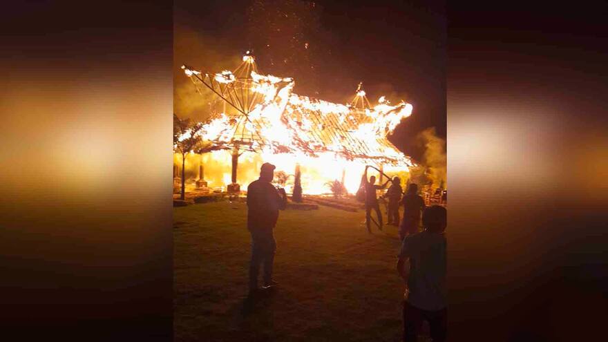 Queman kiosco de dirigente político guajiro