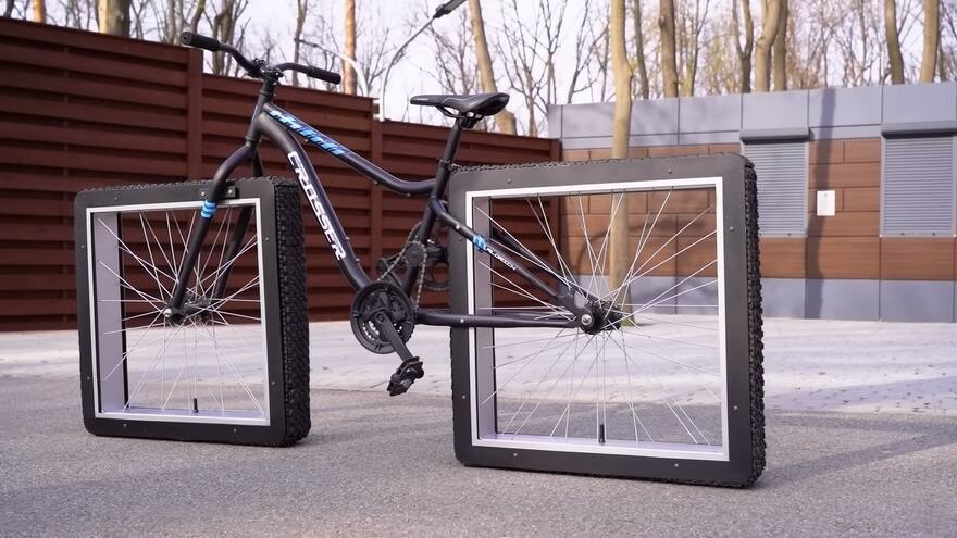 Así funciona la bicicleta con las ruedas cuadradas que inventó un ingeniero de Ucrania