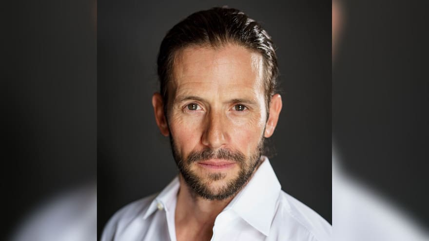 Muere Christian Oliver, actor de 'Indiana Jones', en accidente de avioneta junto a sus dos pequeñas hijas