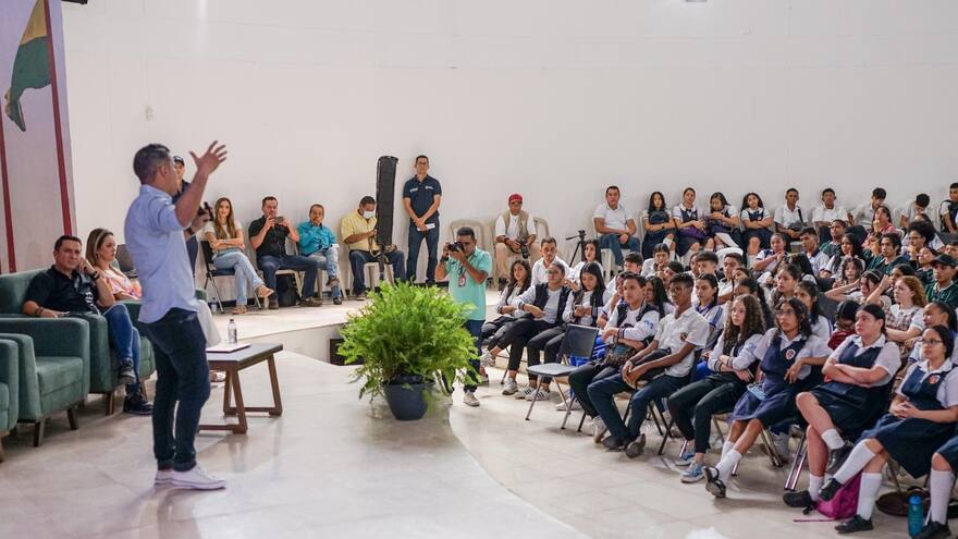 Cesar: se desarrolla primer laboratorio de pensamiento creativo