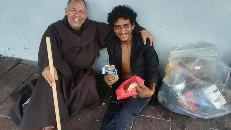 Murió por covid ‘Fray Ñero’, el ángel de los habitantes de calle en Bogotá