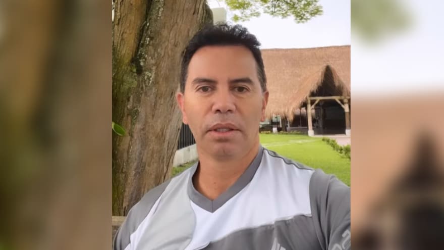 'Gracias a ustedes': Jhonny Rivera al mostrar sus camionetas y su nueva casa