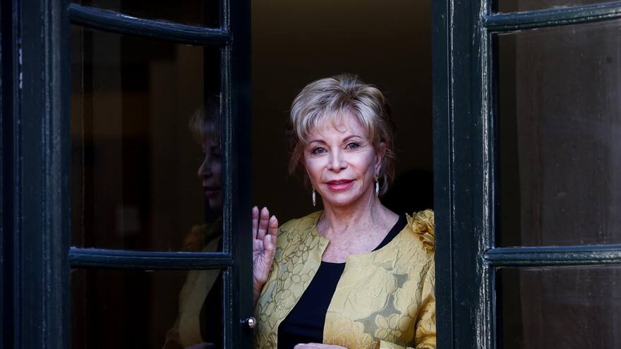 Isabel Allende: “Los libros me protegieron como un escudo en mi infancia”