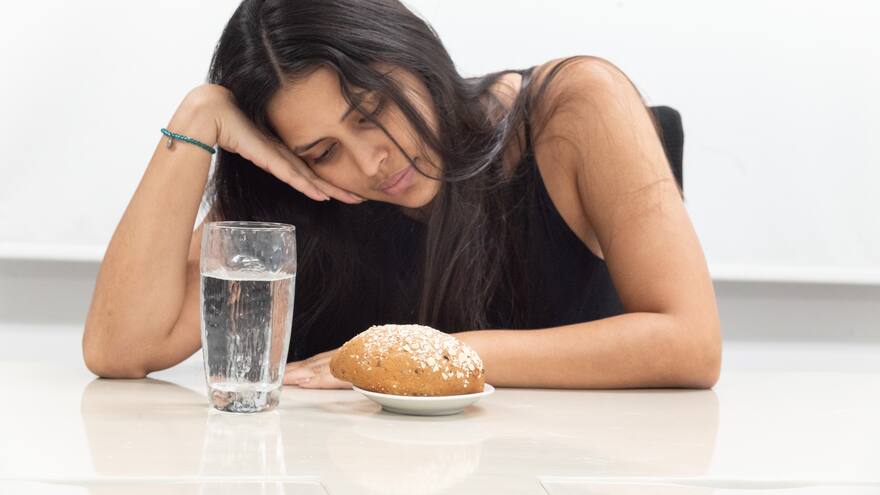 ¿Cómo las emociones alteran la relación con la comida?