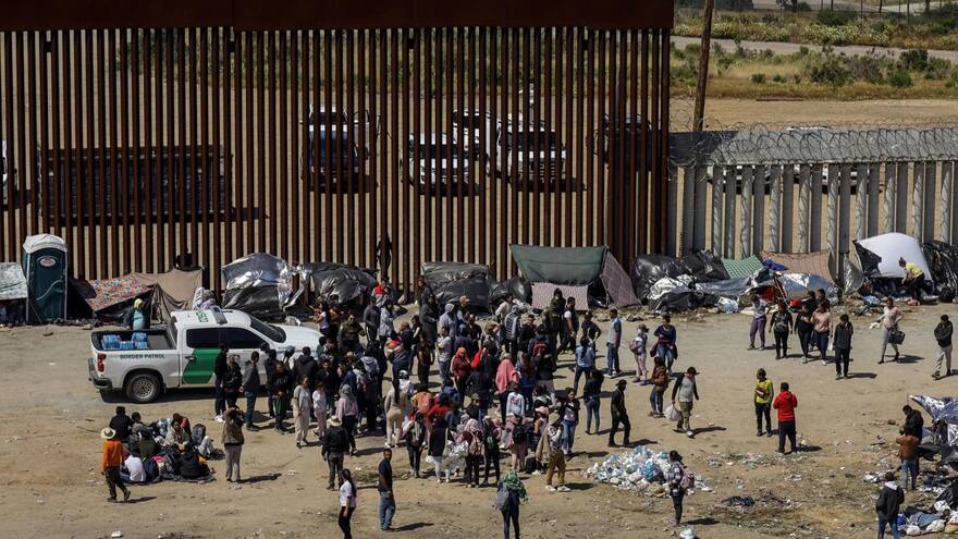 Las detenciones de migrantes en Estados Unidos se desploman a niveles de 2021