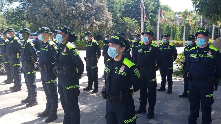 Policía de vigilancia y turismo de Santa Marta estrena uniforme