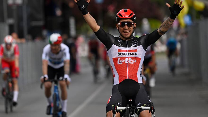 Caleb Ewan gana la quinta etapa del Giro, Egan ya es top 10 de la general