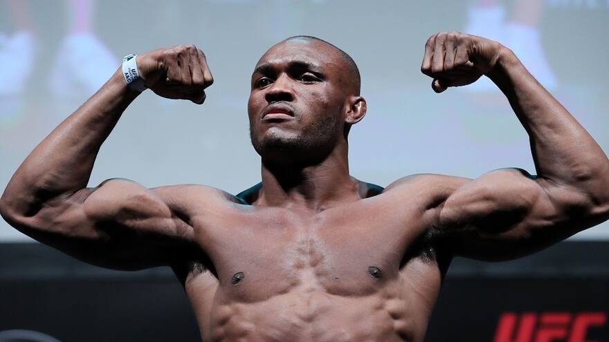 Kamaru Usman reta a Conor McGregor para una pelea de título en julio