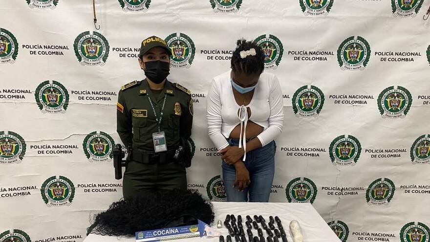 Con pelucas llenas de cocaína, detienen a dos mujeres en aeropuertos de Cali y Rionegro