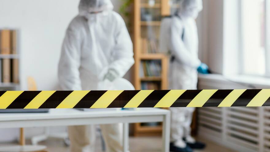 ¿Qué pena que podría recibir el menor que aceptó ser el asesino de su padre y hermana?