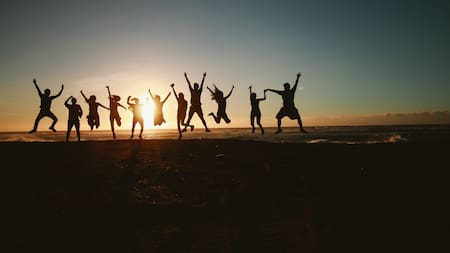 Estas son las 13 palabras de la teoría de la felicidad de Albert Einstein para lograr los objetivos en 2024