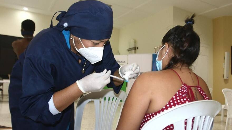 Un día libre a funcionarios que completen su vacunación en diciembre