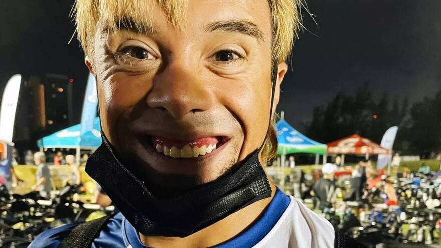 Atleta puertorriqueño de 23 años con síndrome de Down completa el Ironman