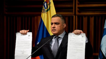 Fiscal venezolano denuncia desfalco de USD 200 millones e implica a su antecesora