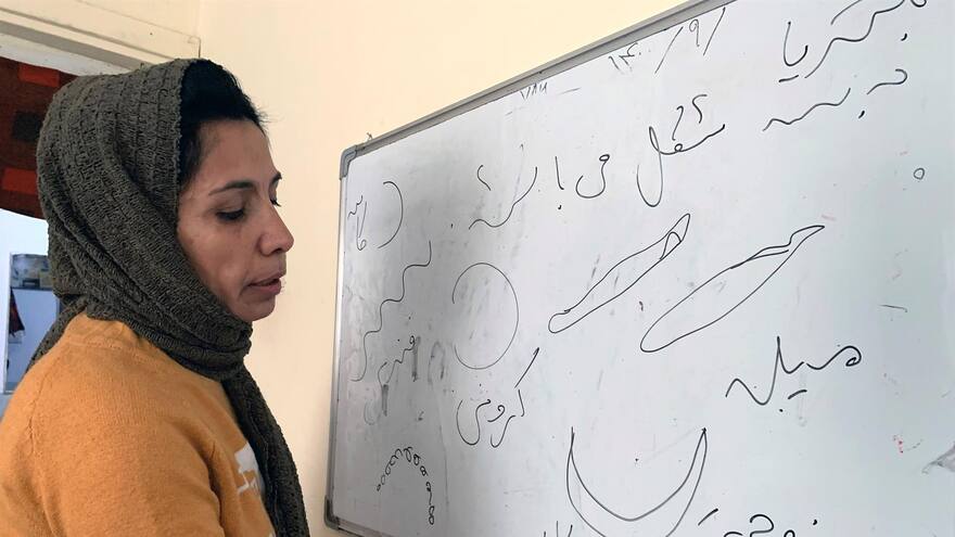 Las aulas clandestinas para niñas desafían la prohibición de los talibanes