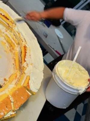 Chivo, pudín, bollos