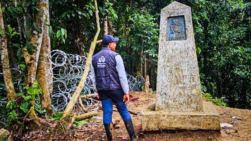 Petro cuestiona cierres con alambres de púas al paso de migrantes en Panamá